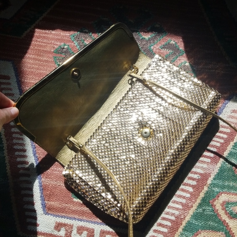 Vintage metal mesh gold purse clutch - Picture 2 of 8